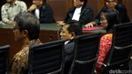 Setya Novanto Cekikikan di Sidang e-KTP