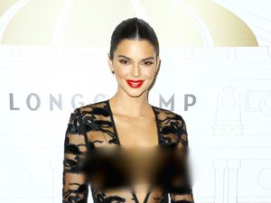 10 Gaya Terseksi Kendall Jenner yang Foto Intimnya Tersebar di Internet