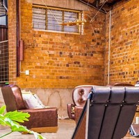 Teras yang tak kalah stylish dan nyaman untuk bersantai. Foto: Dok. Bored Panda