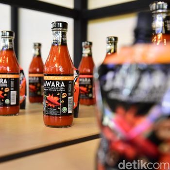 Tersengat Pedas Unik 'Jawara' Saus Sambal Campur Bawang Goreng
