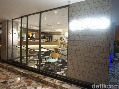 Penampilan area depan Devon Senayan City, Jakarta Selatan.