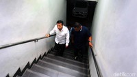 Sebelum sidang digelar, Setya Novanto bersama sejumlah orang lainnya melangsungkan ibadah salat Jumat di Gedung Pengadilan Tipikor, Jakarta.
