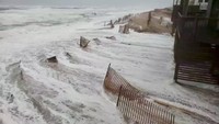 Ombak tinggi akibat Badai Florence menghancurkan pagar pembatas yang ada di pesisir pantai di Avon, North Carolina, Amerika Serikat. Social Media/Jason Cole Photography/via Reuters.