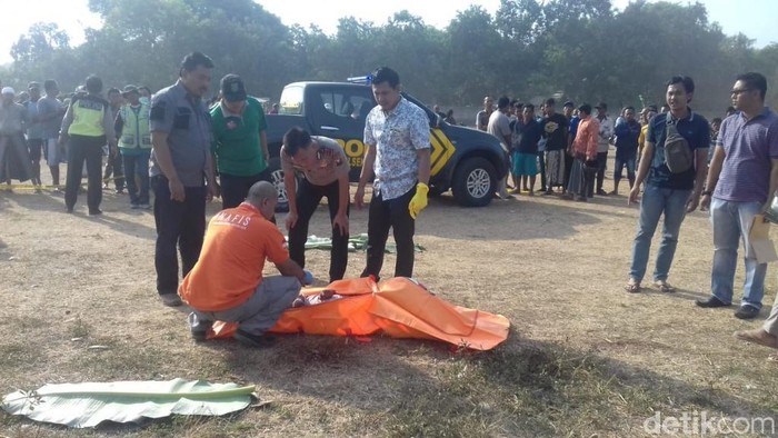 Sesosok Mayat Pria Ditemukan di Lapangan dengan Luka Kepala