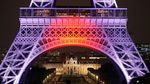 Kilau Warna-warni Festival Lampu di Menara Eiffel