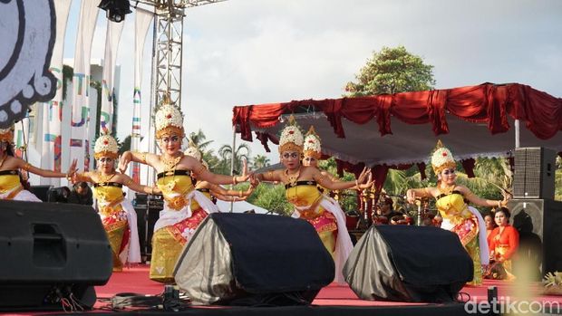 Ada Buto Ijo Raksasa di Festival Pantai Petitenget