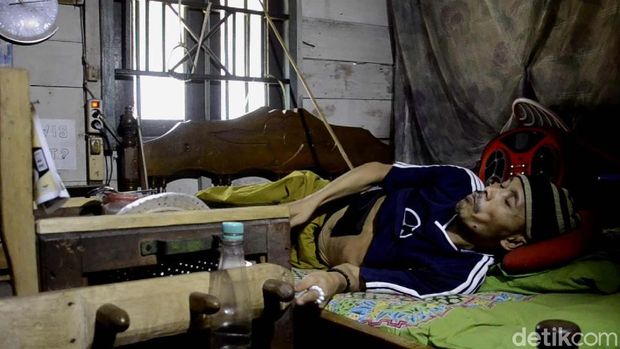 Didatangi Bupati Batang, Affandi Dibawa ke Rumah Sakit