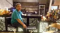 Jimmy pencipta abon gulung. Dia berjualan abon gulung secara khusus karena belum ada juga di daerah lain di Indonesia. Tahun 2009 produk ini meledak dan terkenal sebagai oleh-oleh Papua.  (Masaul/detikTravel)