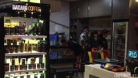 Semua jenis roti diproduksi di Manokwari dan disebar ke berbagai kota melalui pesawat. Promosi roti abon gulung ini hanya dari mulut ke mulut. Hawai juga menjual berbagai kopi (Masaul/detikTravel)