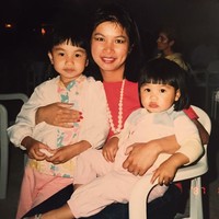 Gemma Chan merupakan aktris Inggris berusia 35 tahun. Ayahnya berasal dari Hong Kong, sementara ibunya berkebangsaan China yang bermigrasi ke London, Inggris. Foto: Instagram/@gemma_chan