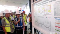 Pantauan detikFinance di lokasi, masih ada bidang-bidang tanah yang belum terbangun. Namun sudah ada sebagian bidang tanah yang telah dicor. Selain itu juga terlihat sebuah traktor yang sedang menghaluskan bidang-bidang tanah untuk membuat jalan. Truk-truk pengangkut batu kerikil juga tampak beroperasi mengakut material tersebut.