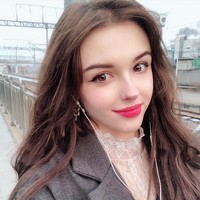 Selain berprofesi sebagai model di Korea, Elina juga dikenal sebagai selebgram yang hits. Pengikutnya di Instagram lebih dari 437 ribu. Foto: Instagram