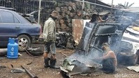Ia mengungkapkan dalam sebulan bisa meraup untung jutaan rupiah dari bisnis mobil rongsok yang jarang digeluti orang lain ini. Foto: Ridwan Arifin