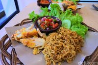 Ayam Geprak Geprek: Gurihnya Ayam Geprek Fillet Disiram Dabu-dabu 