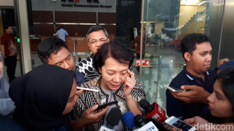 Direktur PLN Usai Diperiksa KPK: Aduh, Jangan Tanya Saya Direktur PLN Usai Diperiksa KPK: Aduh, Jangan Tanya Saya