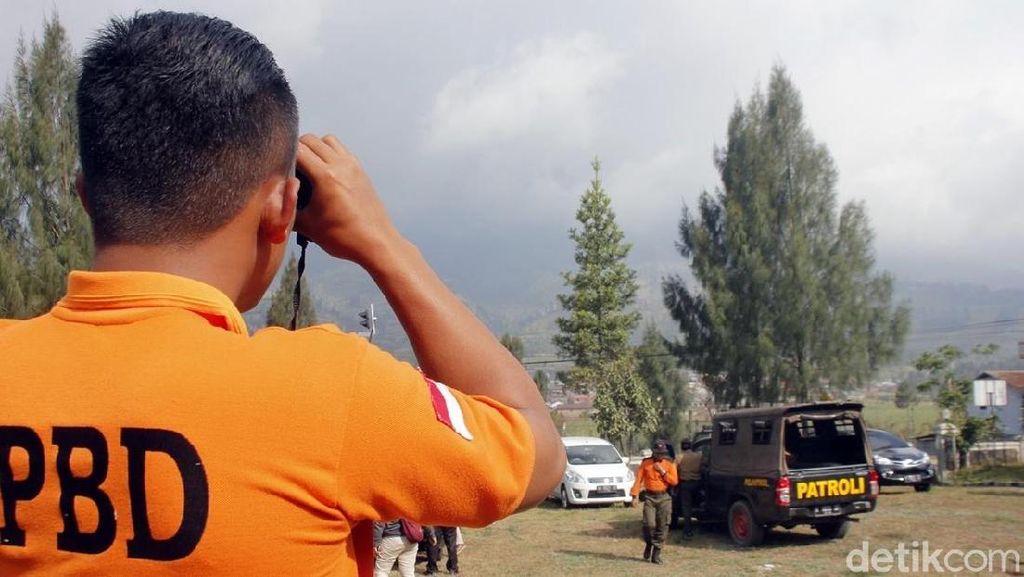 478 Hektare Lahan di Gunung Sumbing Terbakar Dalam 5 Hari 478 Hektare Lahan di Gunung Sumbing Terbakar Dalam 5 Hari