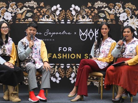 Tities Sapoetra Gandeng Paula Verhoeven Untuk Fashion Show di Paris