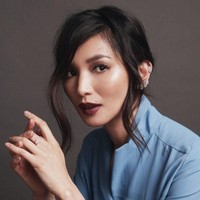 Pada 2012, Gemma menyaksikan pembunuhan seorang pria tunawisma di stasiun kereta Putney Bridge. Ia tetap bersama korban yang terkena tusukan fatal hingga polisi datang, namun pria tersebut tak terselamatkan dan meninggal di pelukan tangan Gemma. Setahun kemudian, ia pun jadi saksi di persidangan kasus pembunuhan itu. Foto: Instagram/@gemma_chan