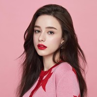 Rusia selalu terkenal akan kecantikan wanitanya. Salah satunya adalah Selebgram dan juga Youtuber berusia 19 tahun Dasha Taran. Foto: Instagram