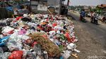 Bau! Potret Sampah yang Dibiarkan Bertumpuk di Cilincing