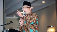 Gubernur Jawa Barat Ridwan Kamil menyampaikan pidato saat menghadiri rapat Konsolidasi Pemenangan dan pembekalan Caleg Prov/Kab dan Kota Partai Hanura di Bandung, Jawa Barat, Jumat (14/9).