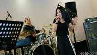 Semoga sukses ya Syahrini konsernya. Foto: Palevi S/detikFoto