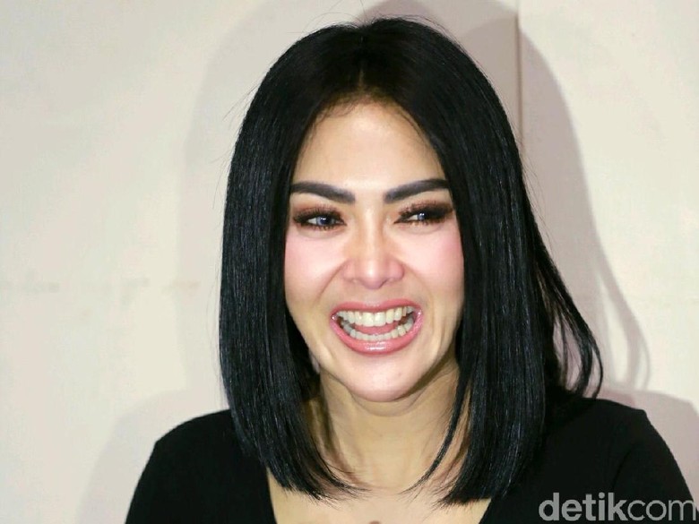 Penasaran, Netizen Mulai Serang Medsos Syahrini soal Reino Barack Penasaran, Netizen Mulai Serang Medsos Syahrini soal Reino Barack