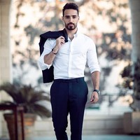 Laith Abu Joda, itulah nama pria tampan dengan brewok dan kumis ini. Laith merupakan penyanyi Palestina kelahiran Yordania. Dia pernah mengikuti ajang Star Academy, kompetisi nyanyi yang diikuti 16 peserta dari berbagai negara Arab. Foto: Instagram