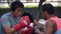 Tak lupa, Reino Barack yang baru saja menikahi Syahrini juga doyan boxing. (Foto: Instagram/reinobarack)