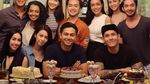 Serunya Ekspresi Reza Rahadian Saat Makan Beefsteak hingga Minum Kopi