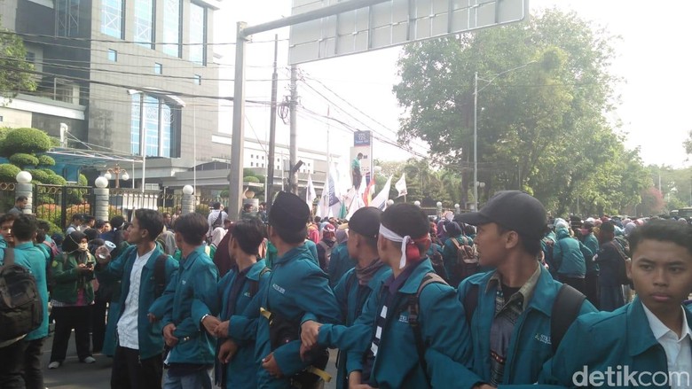 BEM SI Gelar Aksi Bela Rupiah di Kantor Kemenkeu BEM SI Gelar Aksi Bela Rupiah di Kantor Kemenkeu