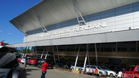 Dari berbagai produk yang dihasilkannya menjelang perayaan Natal kala itu, roti gulung isi abon yang paling laku luar biasa. Padahal ada pula roti gulung isi kacang hijau, kelapa dan kacang tanah (Masaul/detikTravel)