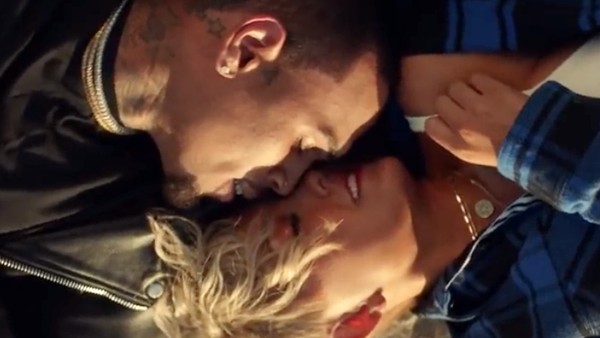 MV Overdose Agnez Mo dan Chris Brown, Netter: Ciuman Berapa Kali?
