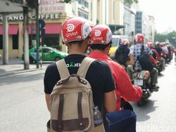 Aksi Abang Ojek Go-Viet Menelusuri Jalanan Hanoi