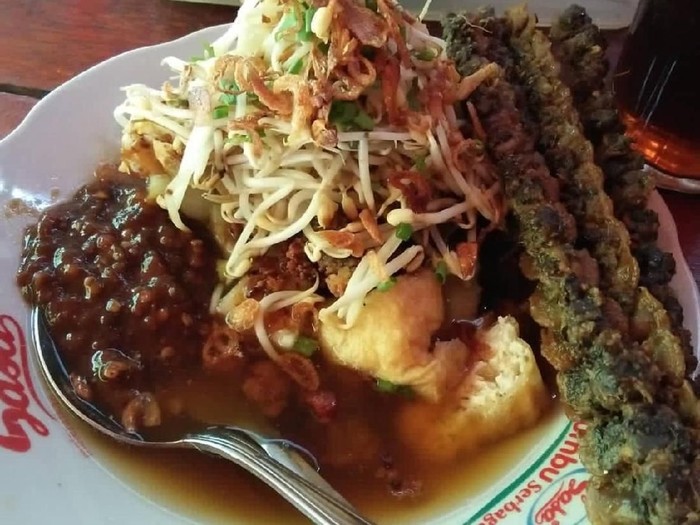 lontong balap suroboyo untuk sarapan