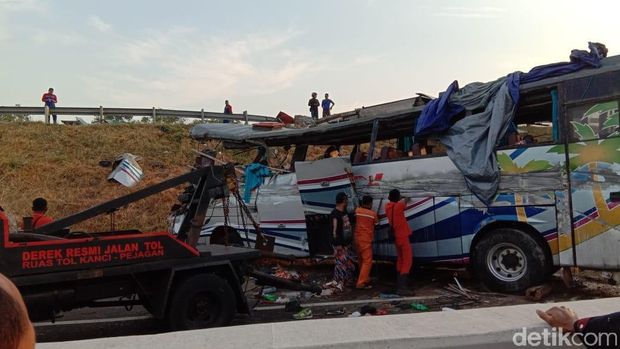 Cerita Penumpang saat Bus Maut Terguling di Tol Kanci Cirebon