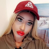 Cindy mengaku sering menerima bully karena penampilannya yang terlalu seksi dan glamour.  Foto: Instagram (@ iamdiamonddoll)