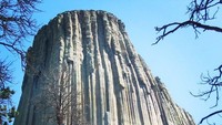 Devils Tower ini buka buat turis setiap hari pukul 09.00 sampai 17.00 waktu setempat (devilstowernps/Instagram)