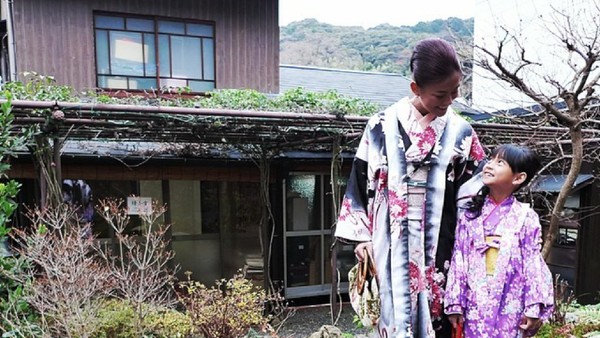 9 Foto Ini Buktikan Agnez Mo Sosok yang Keibuan Banget