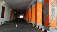 Desain undepass juga mengakomodir ornamen-ornamen budaya Bali yang dapat dirasakan pada saat kendaraan masuk underpass serta pada dinding underpass. Pool/Kementerian PUPR.