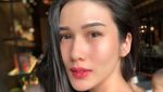 Stevie Agnecya, Ibu Dua Anak yang Seksinya Tak Luntur