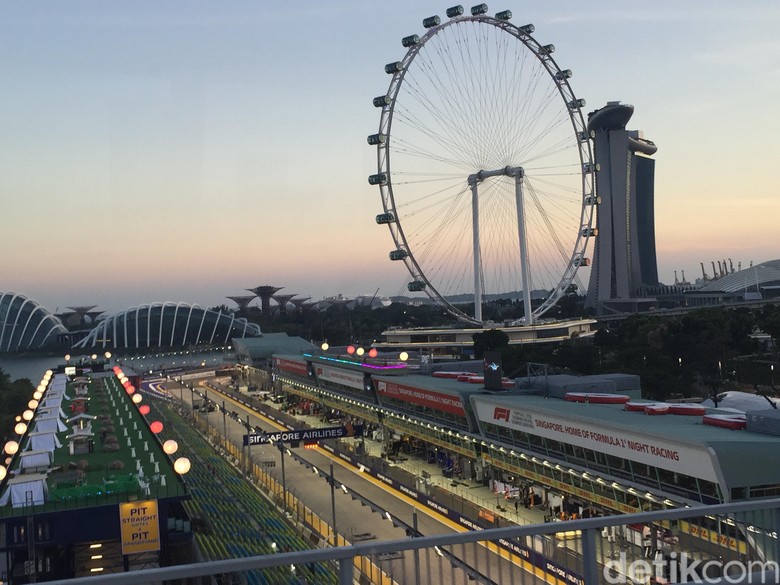 Grand Stand F1 GP Singapura difoto dari atas Foto: Dadan Kuswaraharja Grand Stand F1 GP Singapura difoto dari atas Foto: Dadan Kuswaraharja