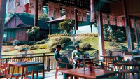 Bila tak menginap, jangan kuatir. Onsen umum juga tersedia cukup membayar dari harga yang ditentukan pengelola. Di sana juga bisa menikmati pemandangan sekitar seperti tengah berada di Jepang (Dok. The Onsen Hot Spring Resort Batu)