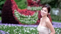 Sepertinya Sandra Olga memang menyukai pose di depan pemandangan hijau. Foto: dok instagram