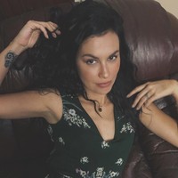 “Forever young,” begitulah komentar sebagian besar pengguna Instagram di foto yang diunggah ibu dua anak ini ke media sosialnya. Dengan rambut keriting, penampilan Sophia ini sama sekali tidak terlihat dia sudah hampir berusia 50 tahun. Foto: Dok. Instagram @sophia_latjuba88