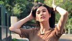 Stevie Agnecya, Ibu Dua Anak yang Seksinya Tak Luntur