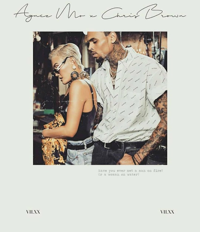 Agnez Mo tampil seksi dengan bustier latex hitam dan jeans. Aksesori pun berperan besar untuk gaya terbarunya. Ia tampak memakai anting Givenchy juga kacamata dan jaket Versace. Di sampingnya, Chris Brown memakai kemeja Balenciaga. Foto: Dok. Instagram @agnezmo