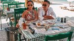 Bikin Baper! Ini 10 Pose Makan Romantis Indra Priawan dan Nikita Willy