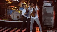 Penampilan Eros, Adam dan Brian dalam konser itu. Foto: Noel/detikHOT