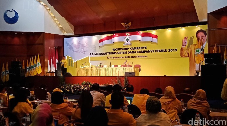 Gapai Basis Massa, Airlangga Ingin Caleg Golkar Aktif di Medsos Gapai Basis Massa, Airlangga Ingin Caleg Golkar Aktif di Medsos
